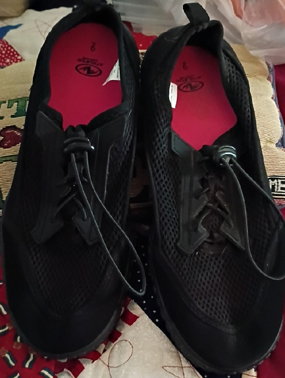 Black Women's Casual Mesh Slip-On Shoes with Red Insole For Water